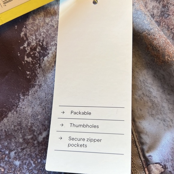 All in Motion wind jacket with hood - Picture 6 of 6